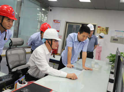 公司領導在江埡和皂市電站帶班檢查防汛工作